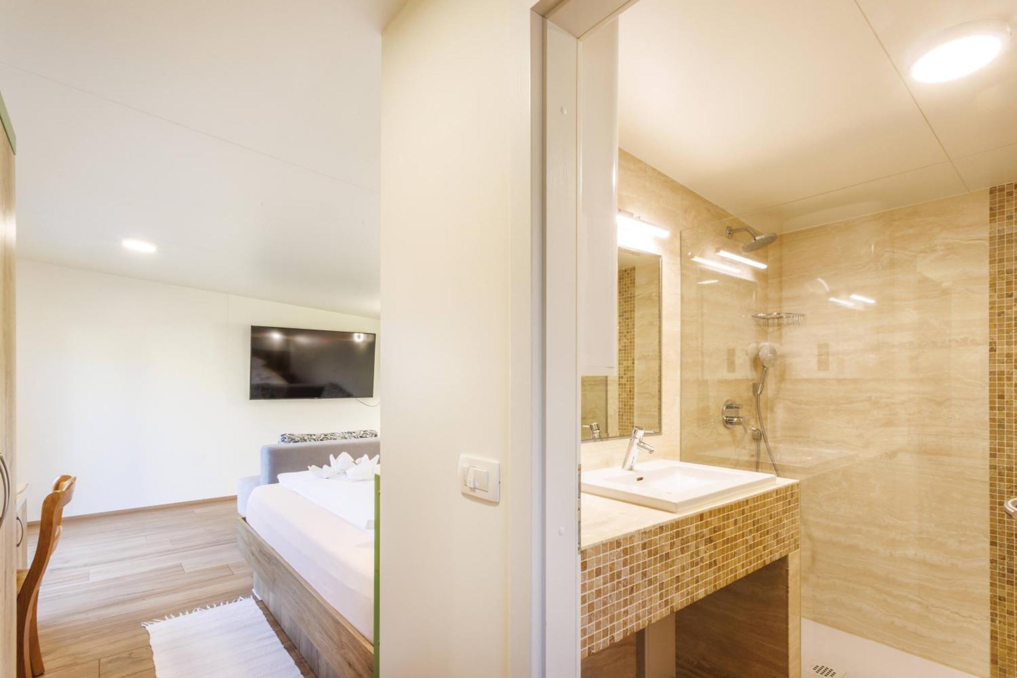 Mobile House Vegov Hram Hotel Dol pri Ljubljani Ngoại thất bức ảnh