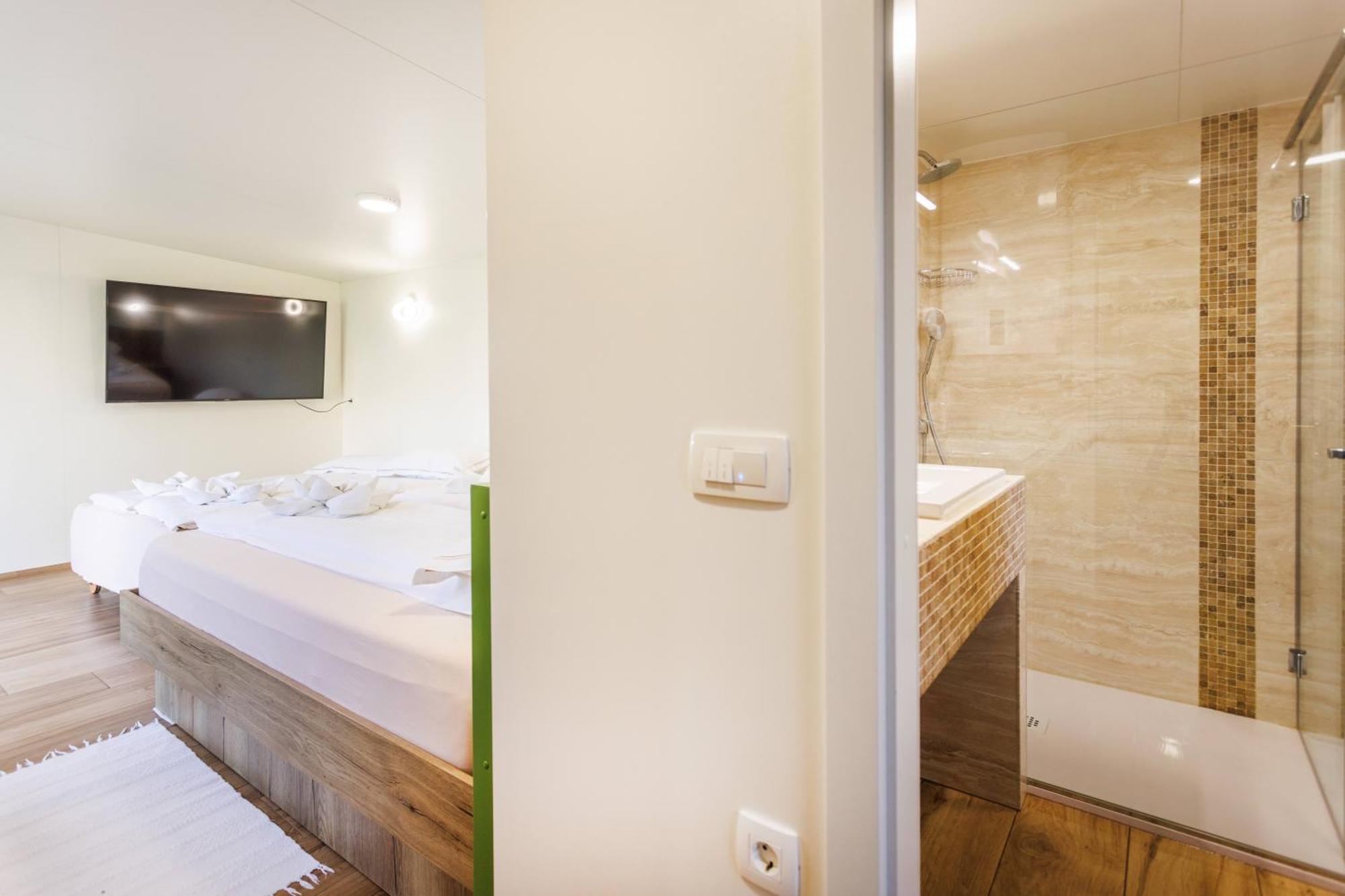 Mobile House Vegov Hram Hotel Dol pri Ljubljani Ngoại thất bức ảnh