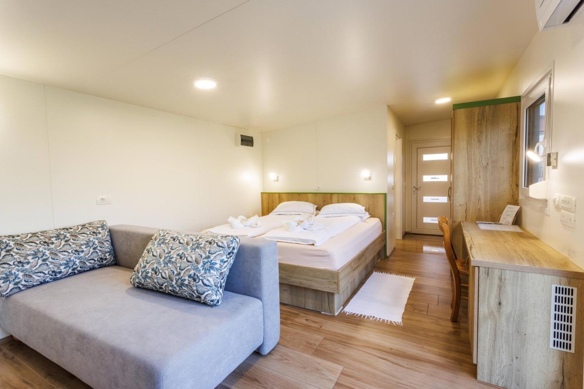 Mobile House Vegov Hram Hotel Dol pri Ljubljani Ngoại thất bức ảnh
