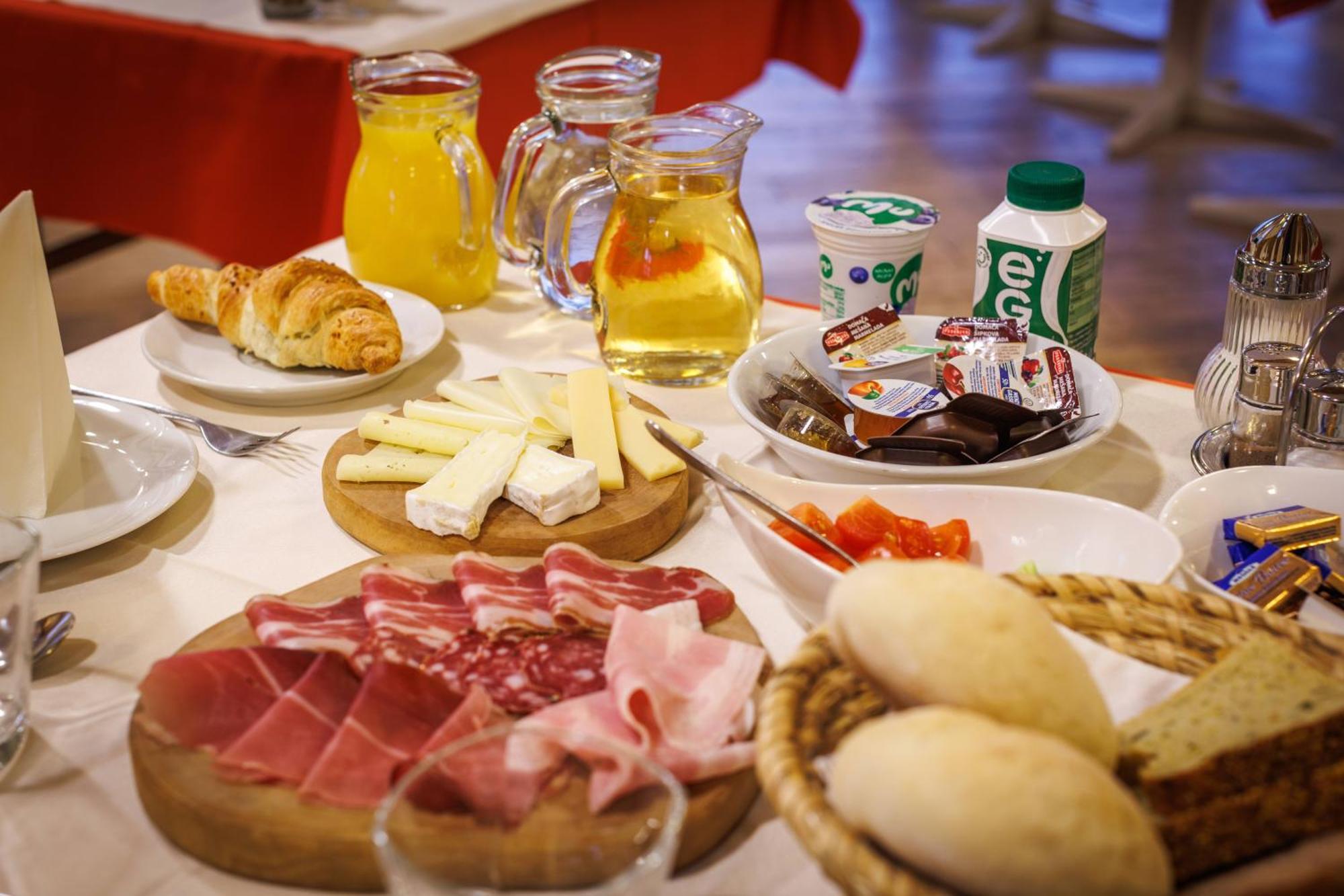 Mobile House Vegov Hram Hotel Dol pri Ljubljani Ngoại thất bức ảnh