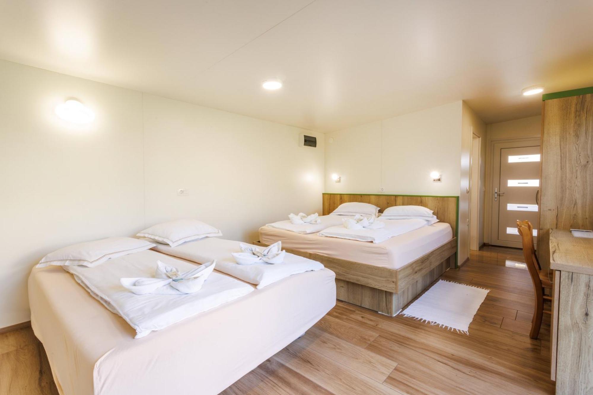 Mobile House Vegov Hram Hotel Dol pri Ljubljani Ngoại thất bức ảnh